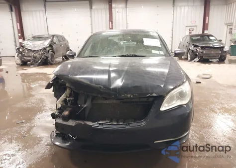 2013 Chrysler 200 Lx z USA, uszkodzony, nr VIN 1C3CCBAB7DN705066